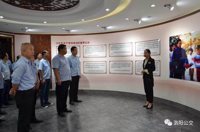 集團(tuán)機(jī)關(guān)組織黨員到“市民之家”廉潔文化宣傳教育館、家風(fēng)家訓(xùn)館和黨建館參觀學(xué)習(xí)