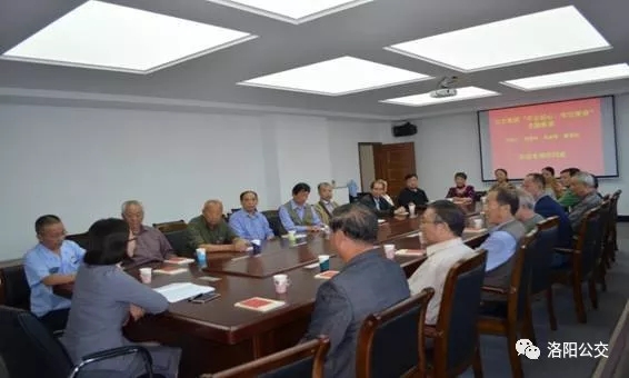 集團(tuán)黨委為離退休老干部上“不忘初心、牢記使命”主題教育專題黨課