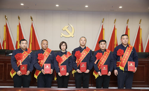 0203 安全服務(wù)能手從左至右依次為 黨萬(wàn)超、朱學(xué)民、任興芳、王琳汝、周冬偉、王須波.jpg