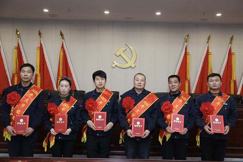 0204 節(jié)能能手從左至右依次為 石亞杰、沈小慶、楊興忠、于俊國(guó)、權(quán)振利、吳偉偉.jpg
