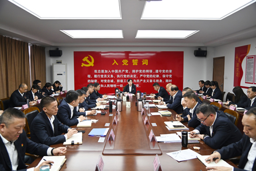 打好“收官戰(zhàn)” 謀好“開局篇”！洛陽公交集團召開11月董事長月調(diào)度會02.JPG
