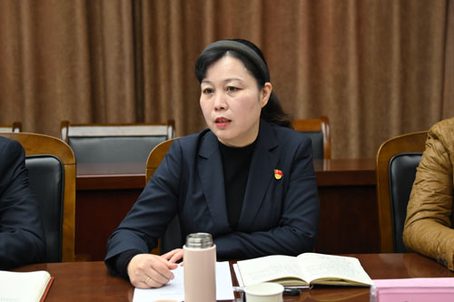 洛陽(yáng)公交集團(tuán)召開(kāi)黨風(fēng)廉政建設(shè)暨家風(fēng)座談會(huì)02.JPG